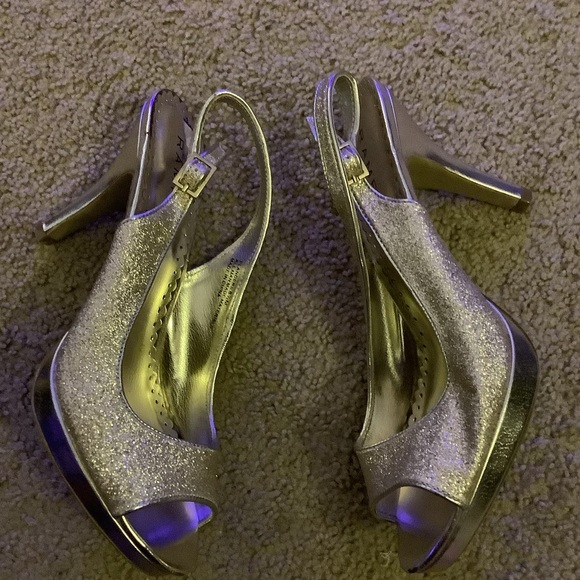 8.5 rampage gold glitter heels - Picture 3 of 5